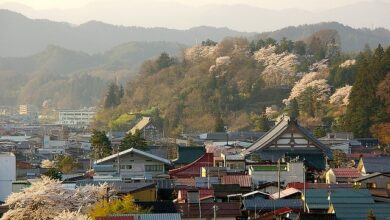 Discover Takayama as if you were in a manga